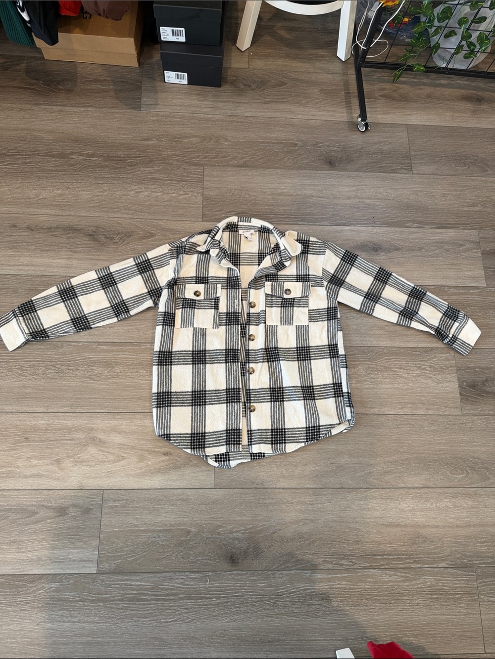 Women's Black & Cream Plaid Button-Up Shirt Jacket